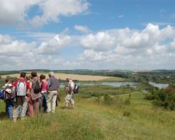 Sur la cote 97 : Ce point domine la vallée de la Somme et Péronne